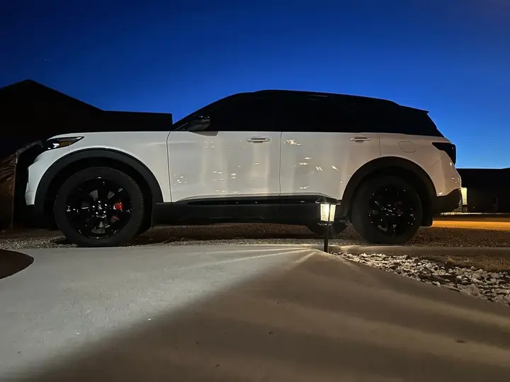 Ford Explorer 2023 photo 4