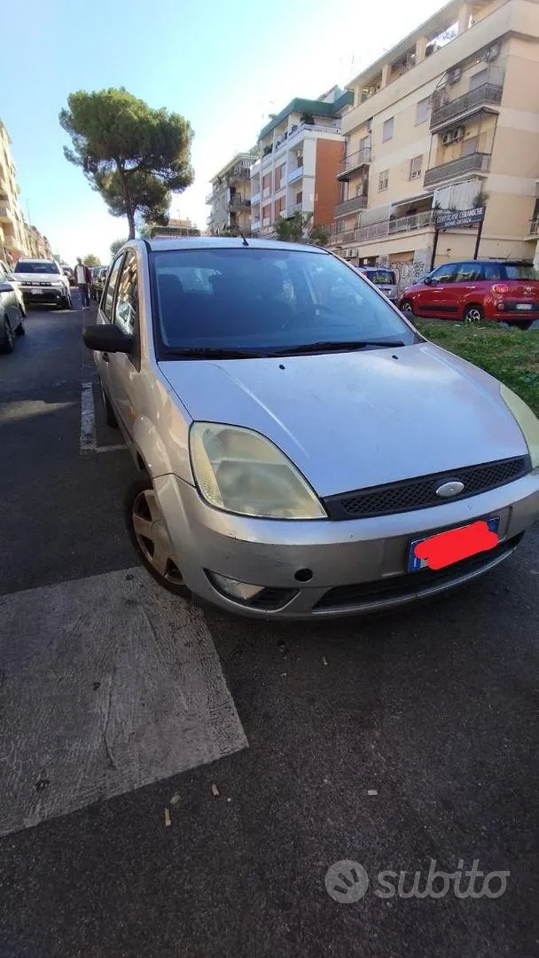 Ford Fiesta 2004 photo 2