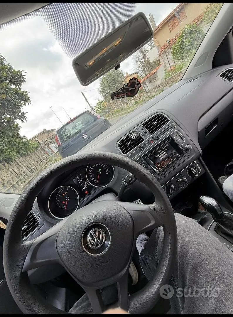 Volkswagen Polo 2015 photo 2