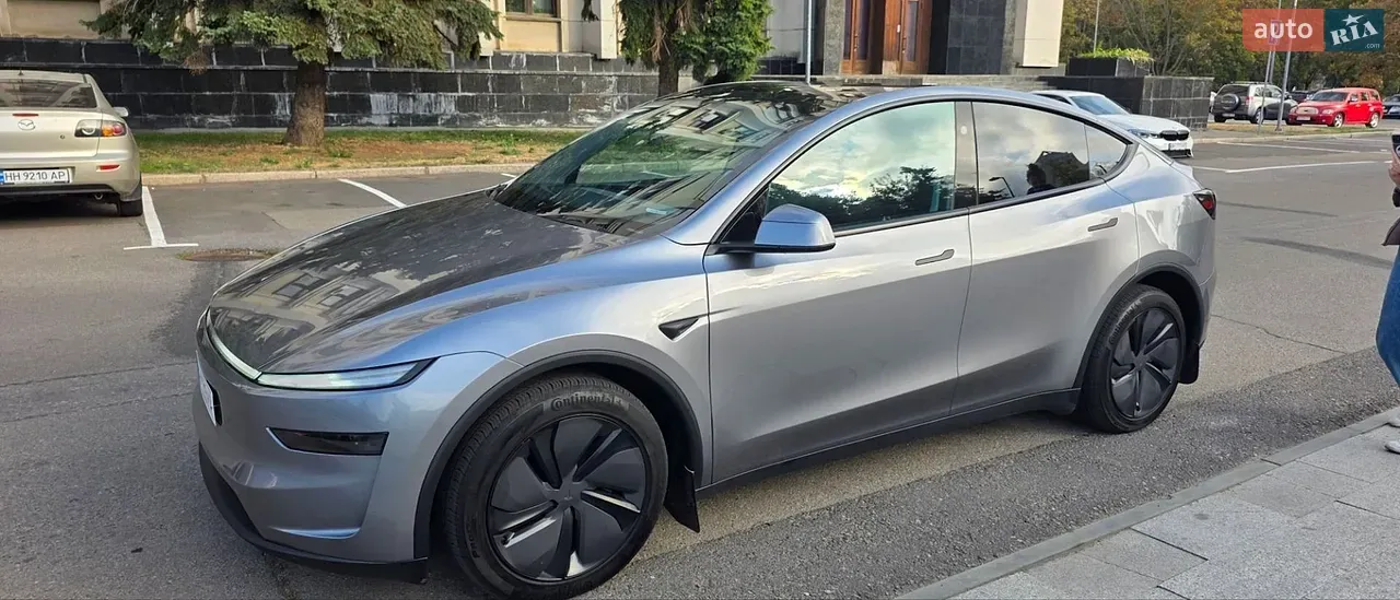 Tesla Model Y 2025 photo 3