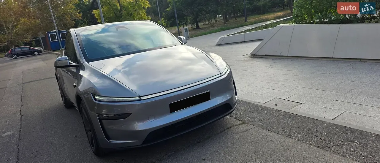 Tesla Model Y 2025 photo 2