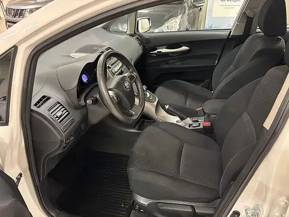 Toyota Auris 2011 photo 3