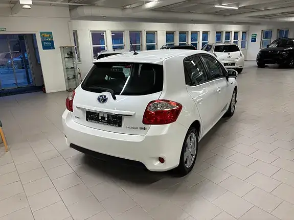 Toyota Auris 2011 photo 2