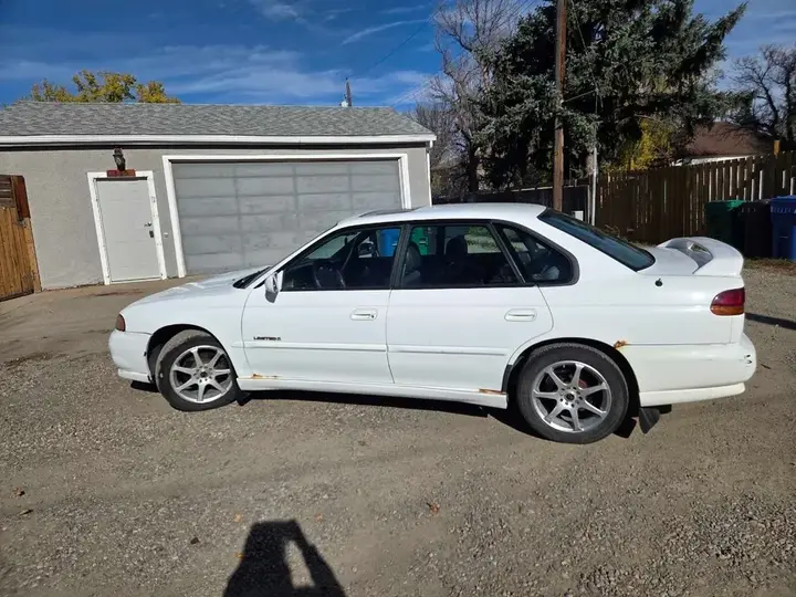 Subaru Legacy 1999 photo 2