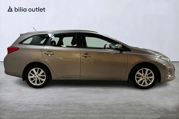 Toyota Auris 2013 photo 5