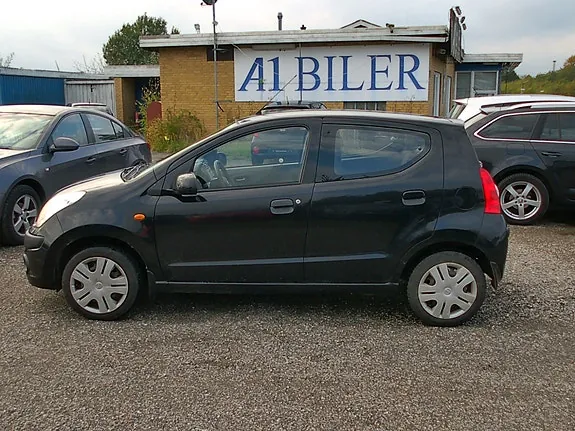 Nissan Pixo