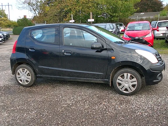 Nissan Pixo 2010 photo 4