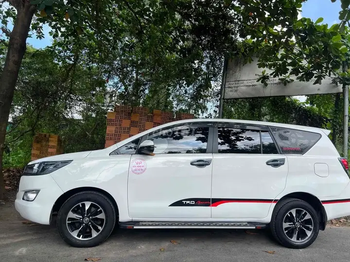 Toyota Innova 2018 photo 3