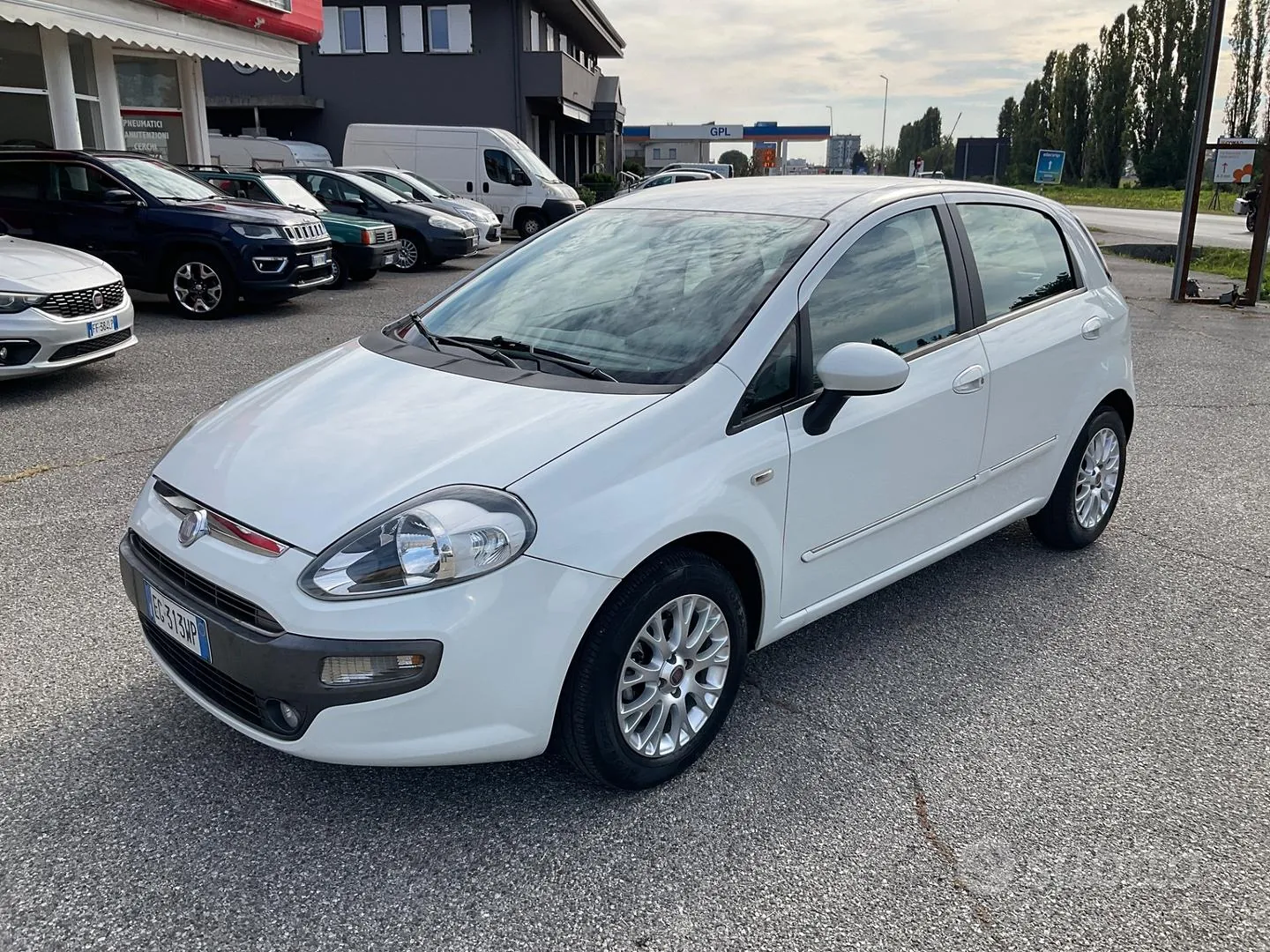 Fiat Punto Evo 2011 photo 2
