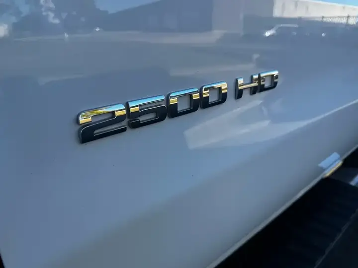 Chevrolet Silverado 2500 2015 photo 2