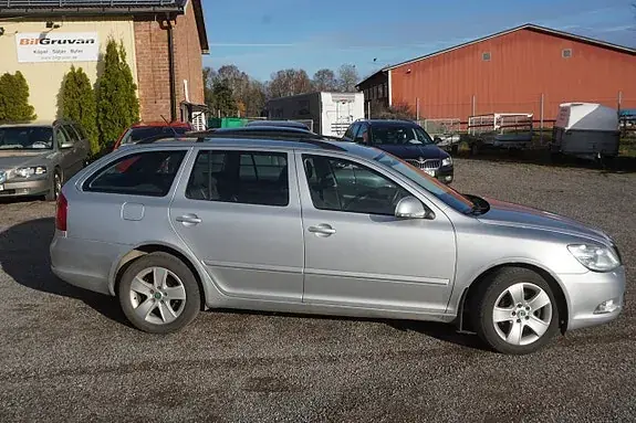Skoda Octavia 2012 photo 4