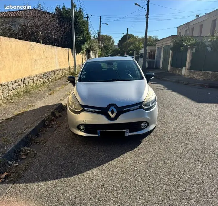 Renault Clio 2015 photo 2