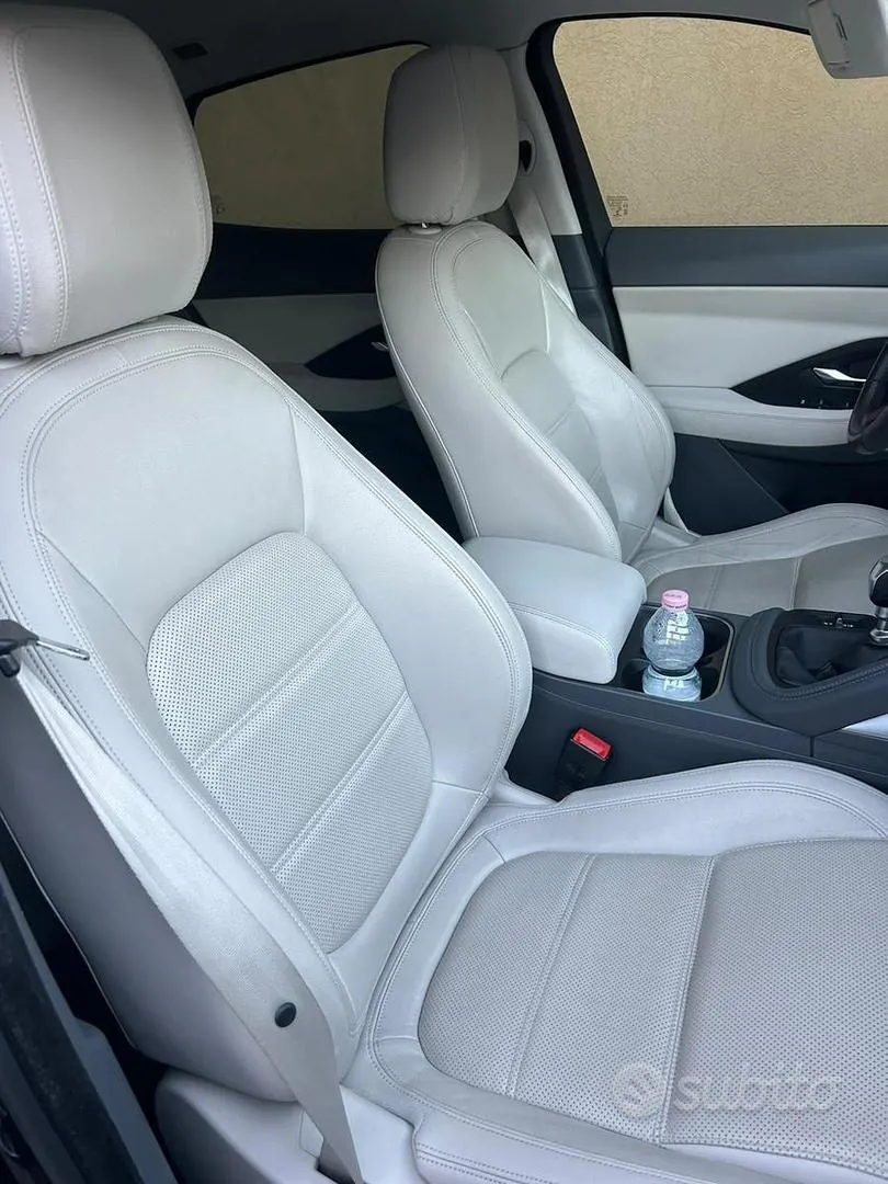 Jaguar E-Pace 2018 photo 5