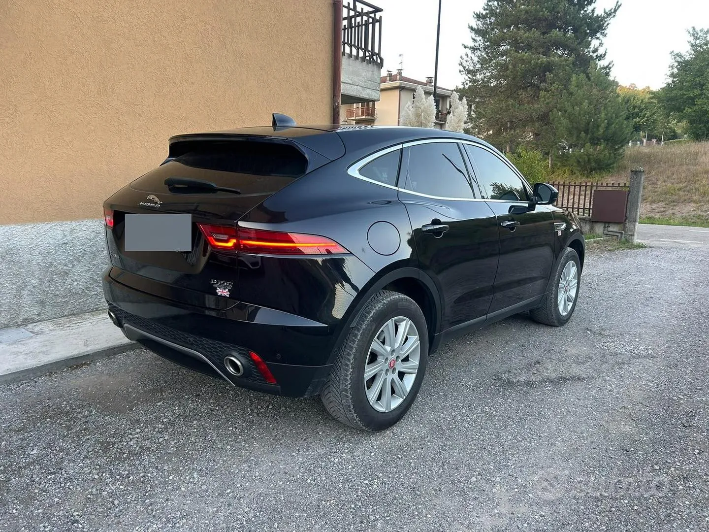 Jaguar E-Pace 2018 photo 2