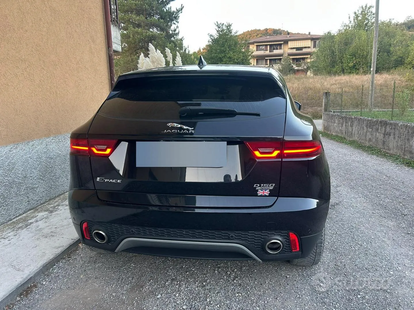 Jaguar E-Pace 2018 photo 4