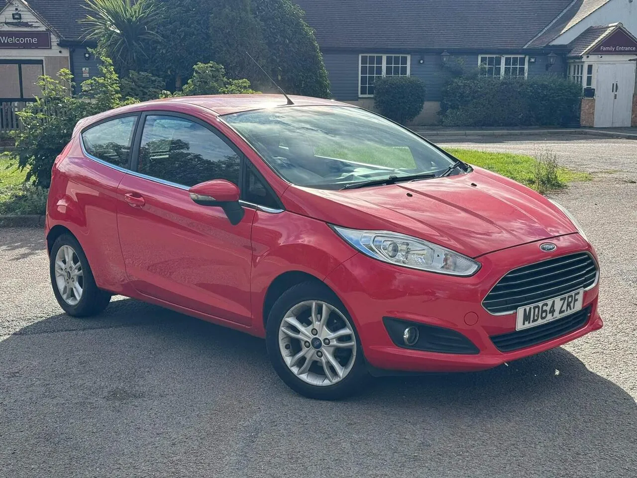 Ford Fiesta 2015 photo 2