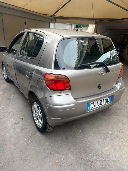 Toyota Yaris 2005 photo 2