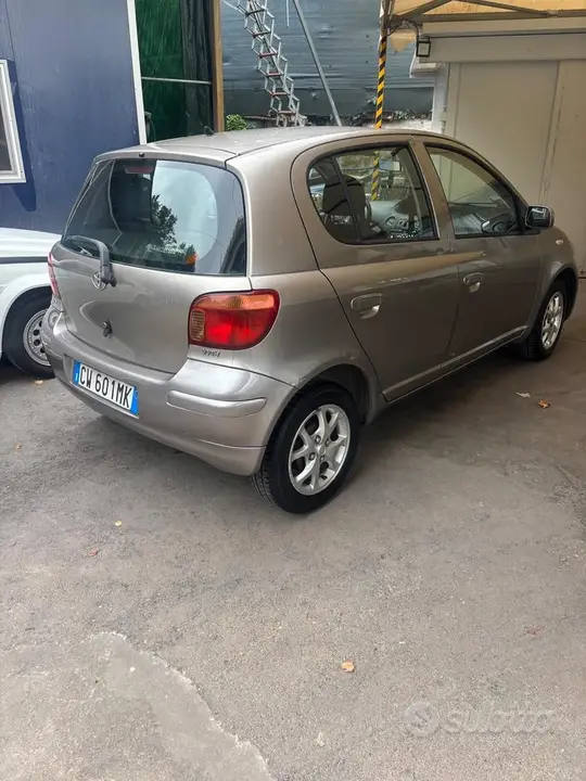Toyota Yaris 2005 photo 3