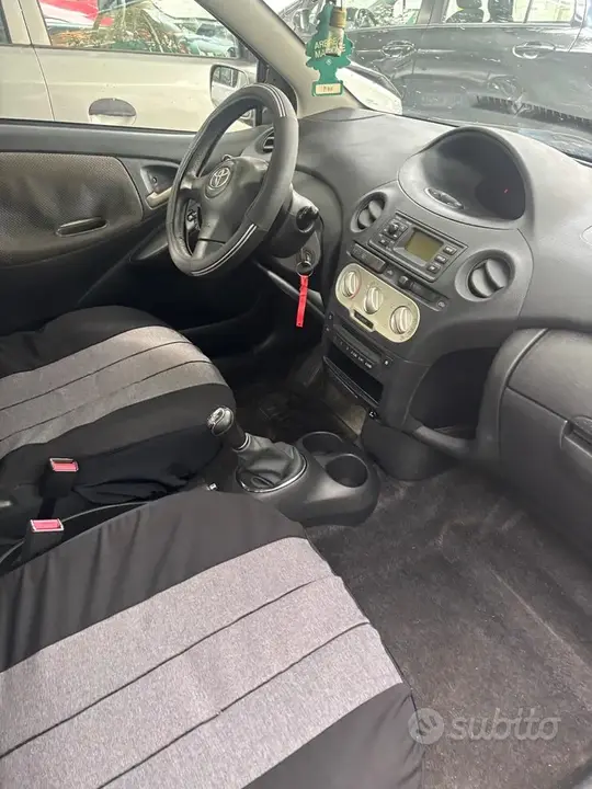 Toyota Yaris 2005 photo 4