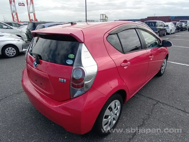 Toyota Aqua S 2013 photo 4
