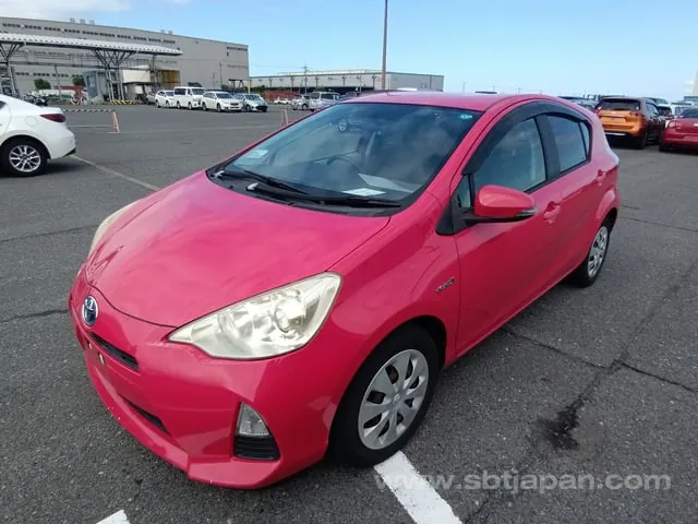 Toyota Aqua S 2013 photo 2