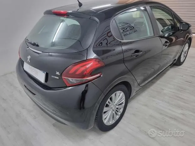 Peugeot 208 2017 photo 3