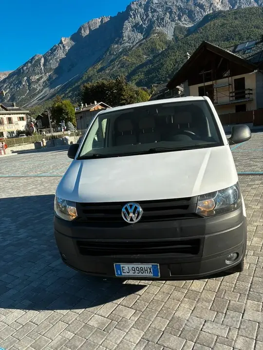 Volkswagen Transporter 2011 photo 2