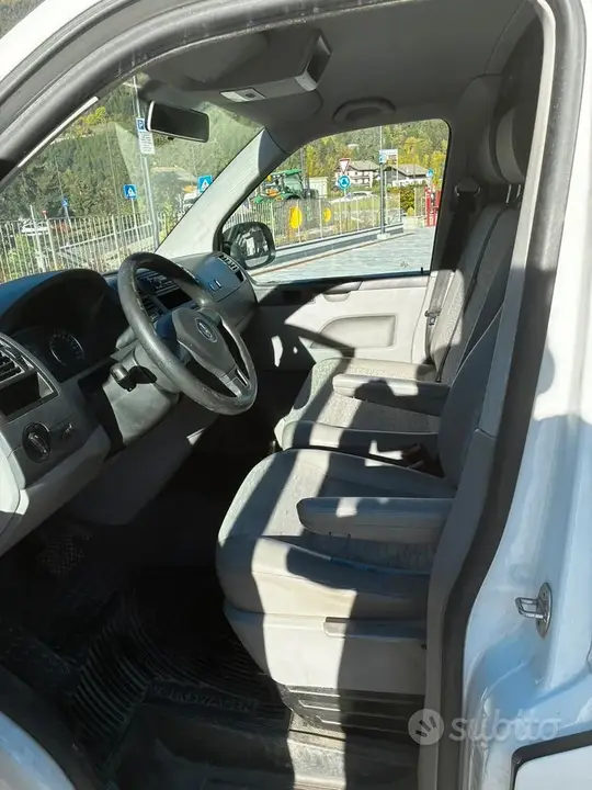 Volkswagen Transporter 2011 photo 4