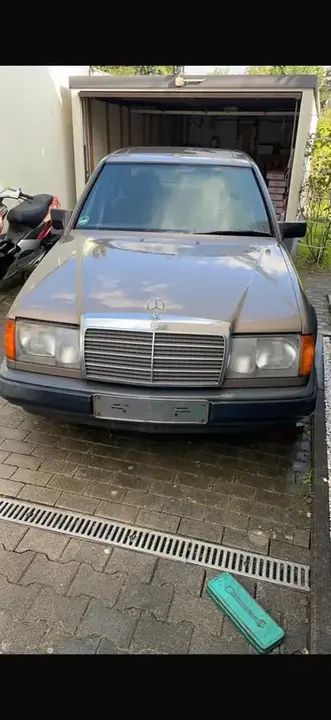 Mercedes-Benz W124