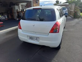 Suzuki Swift 2010 photo 2