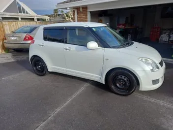 Suzuki Swift 2010 photo 4