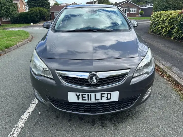 Vauxhall Astra 2011 photo 5