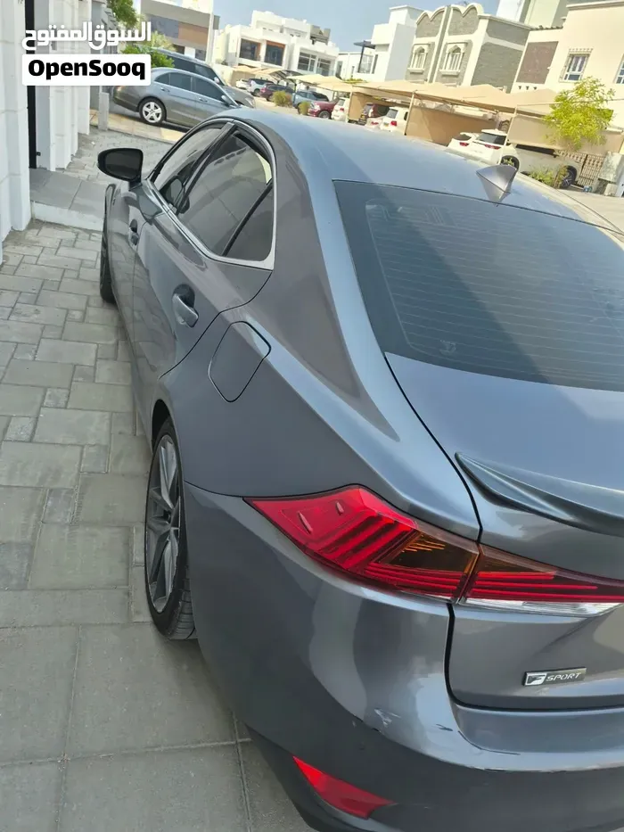 Lexus Is 300 2020 photo 2