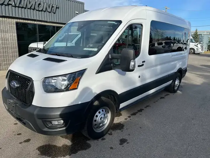 Ford Transit 2024 photo 2