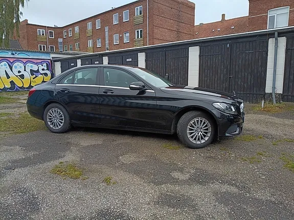 Mercedes-Benz C200 2015 photo 2