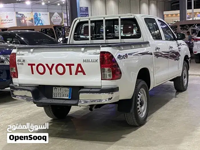 Toyota Hilux 2023 photo 4