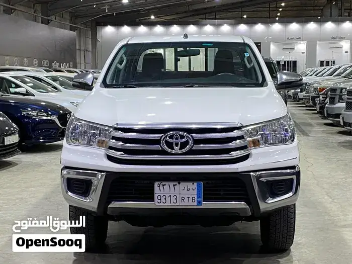 Toyota Hilux 2023 photo 2