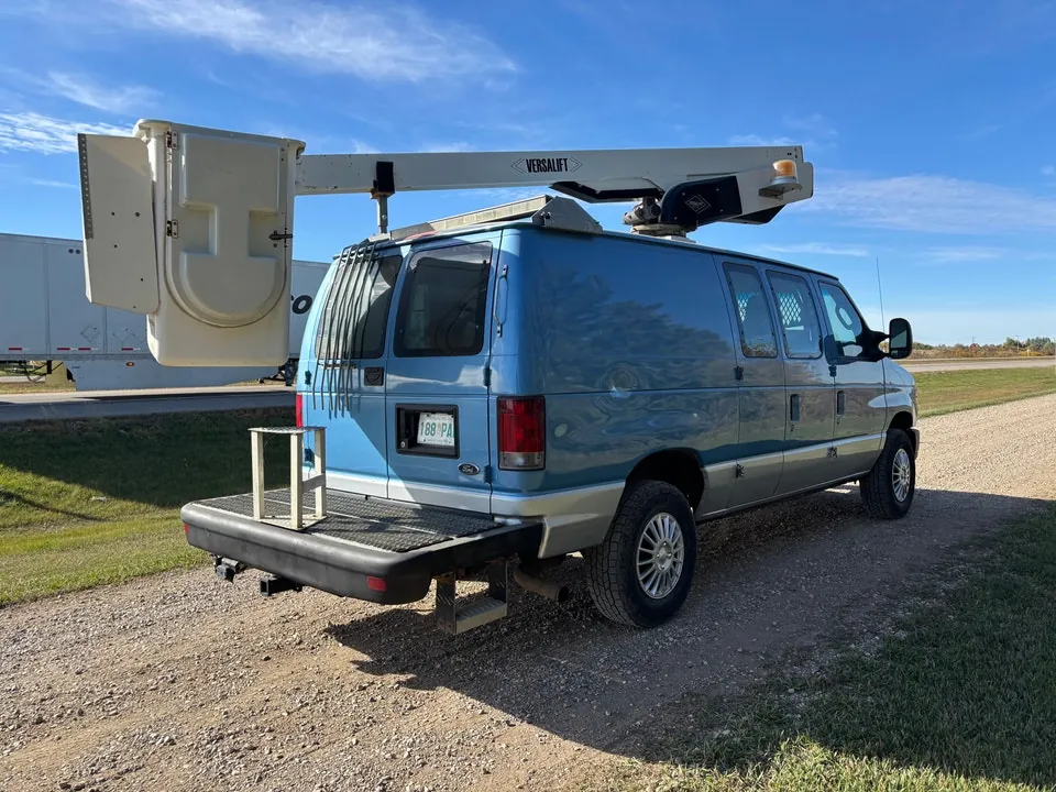 Ford Econoline E350 2011 photo 3