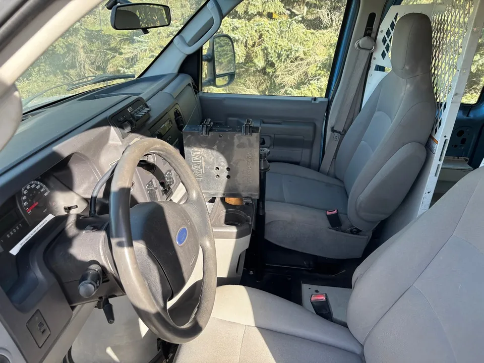 Ford Econoline E350 2011 photo 5