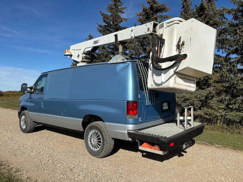 Ford Econoline E350 2011 photo 4