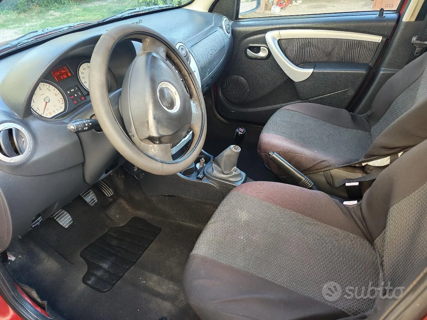 Dacia Sandero 2009 photo 2