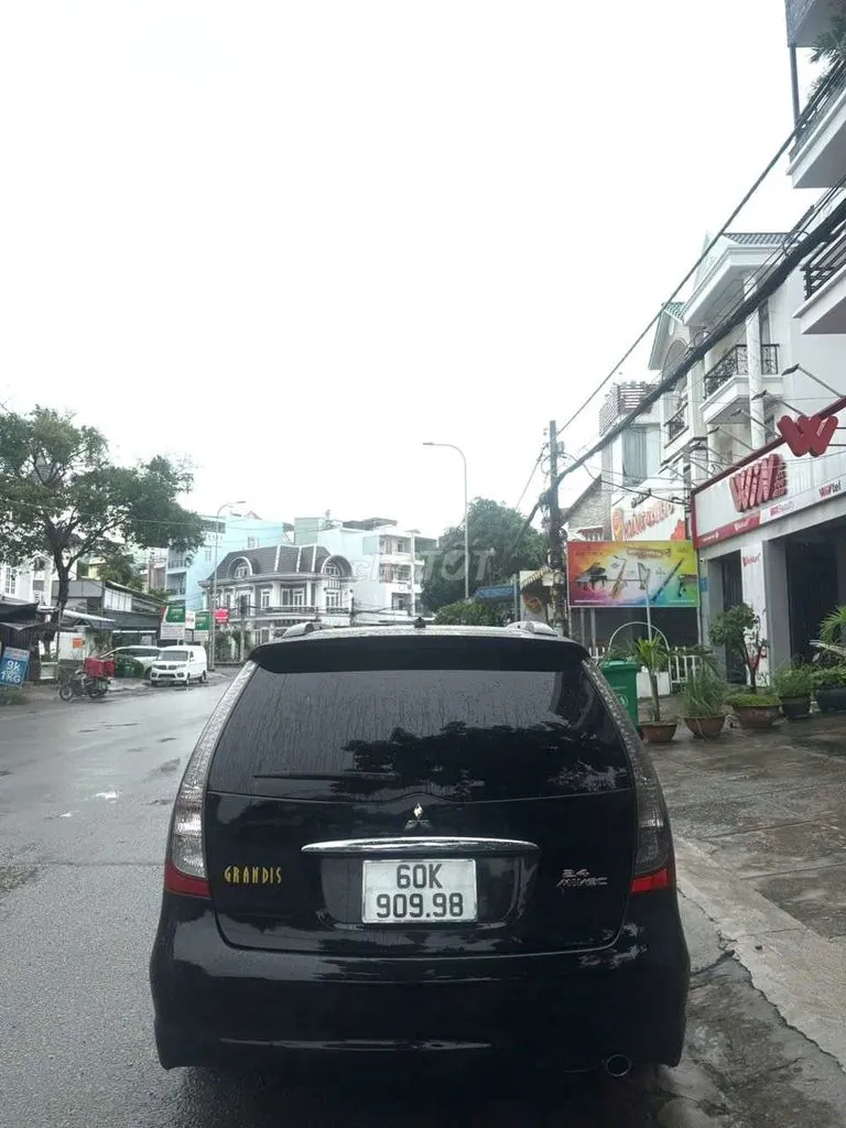 Mitsubishi Grandis 2008 photo 3
