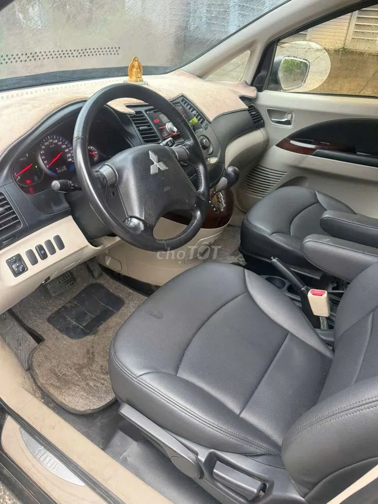 Mitsubishi Grandis 2008 photo 5