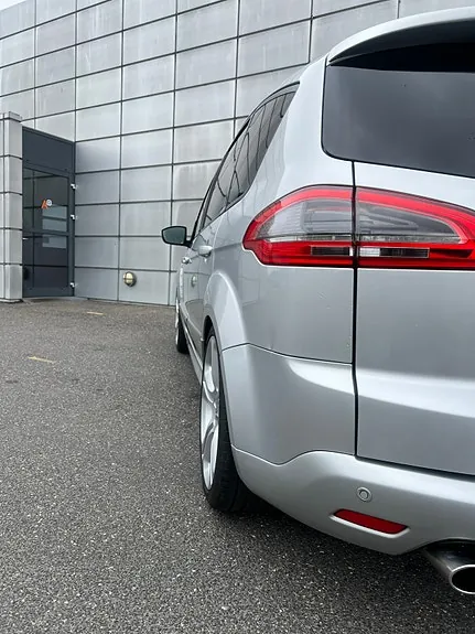 Ford S-Max 2010 photo 2