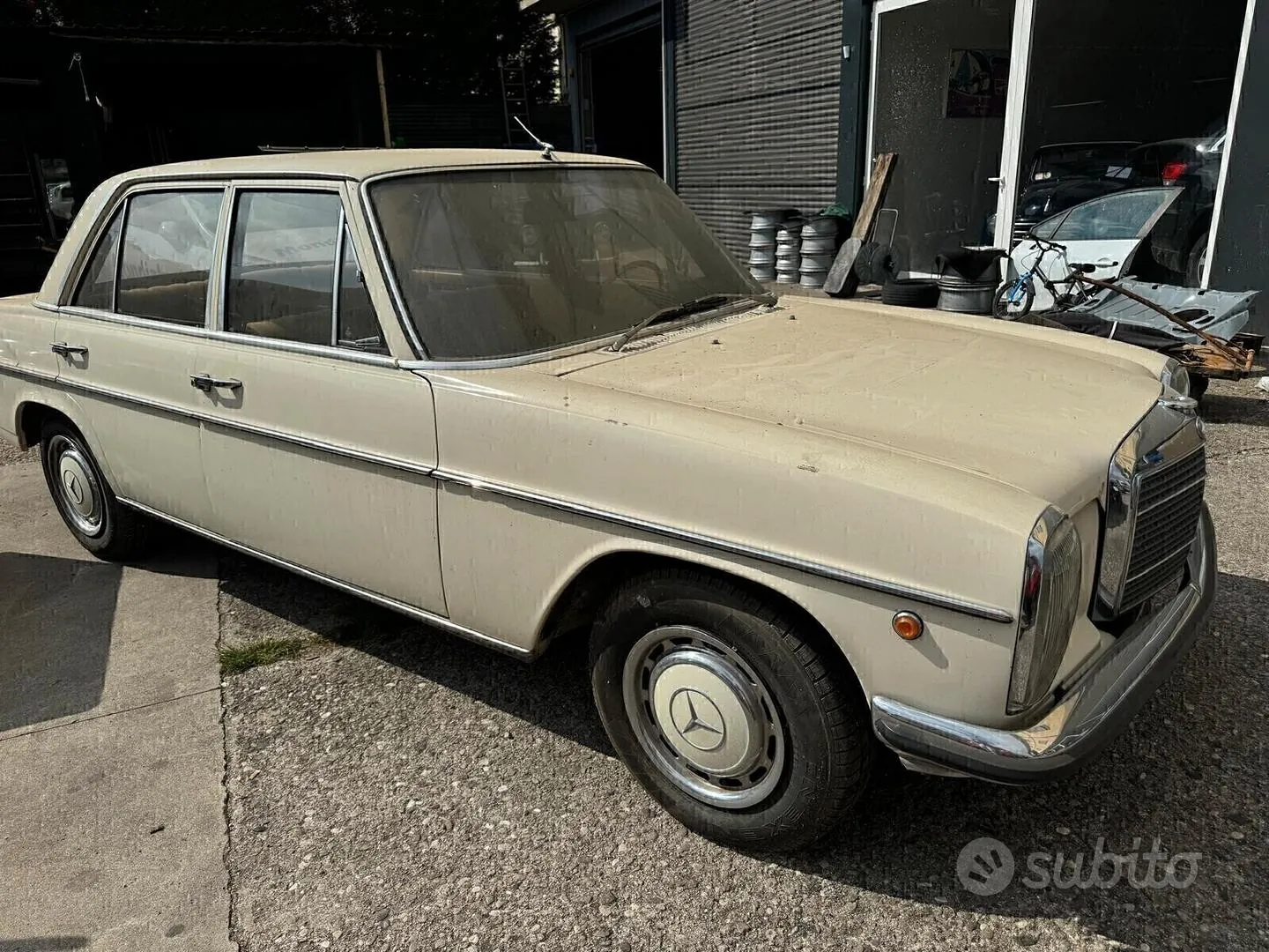 Mercedes-Benz 200 D 1972 photo 5