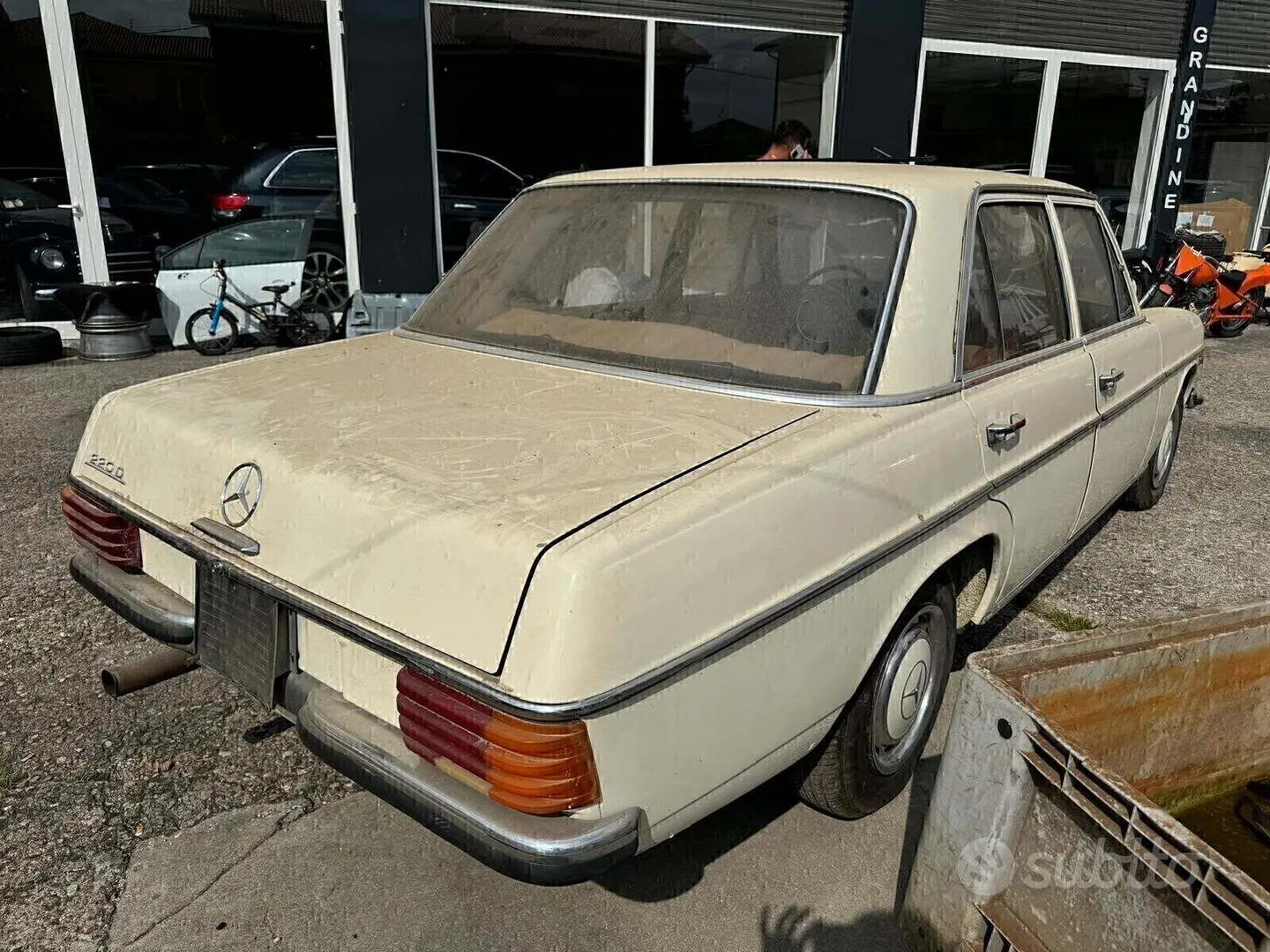 Mercedes-Benz 200 D 1972 photo 4