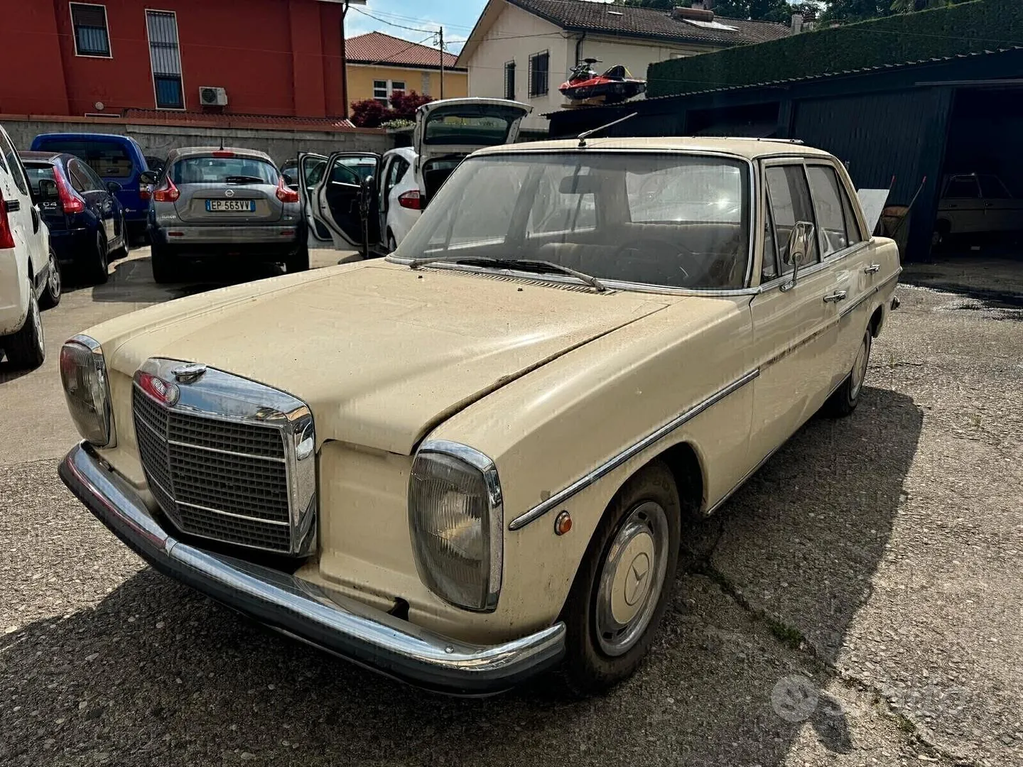 Mercedes-Benz 200 D
