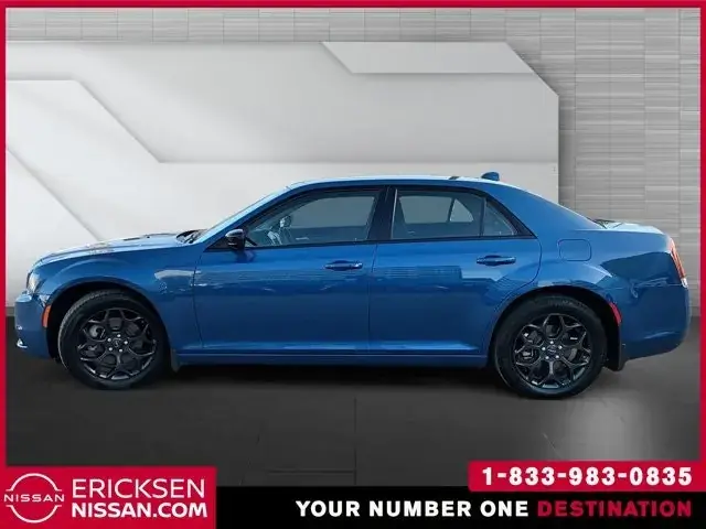Chrysler 300 2023 photo 5