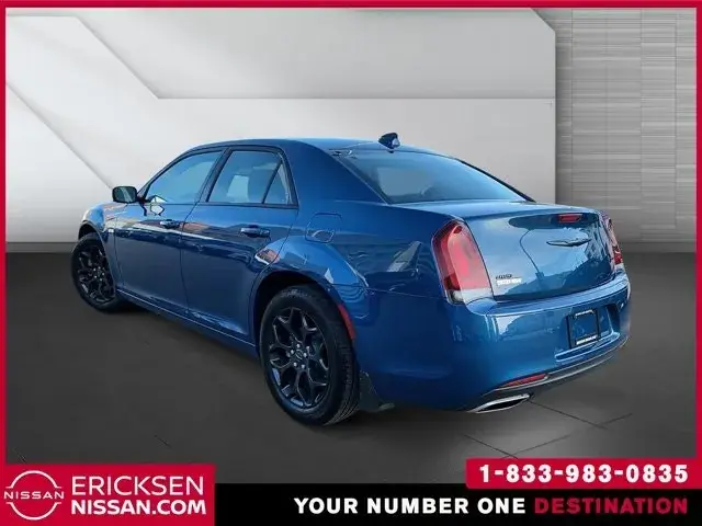 Chrysler 300 2023 photo 4