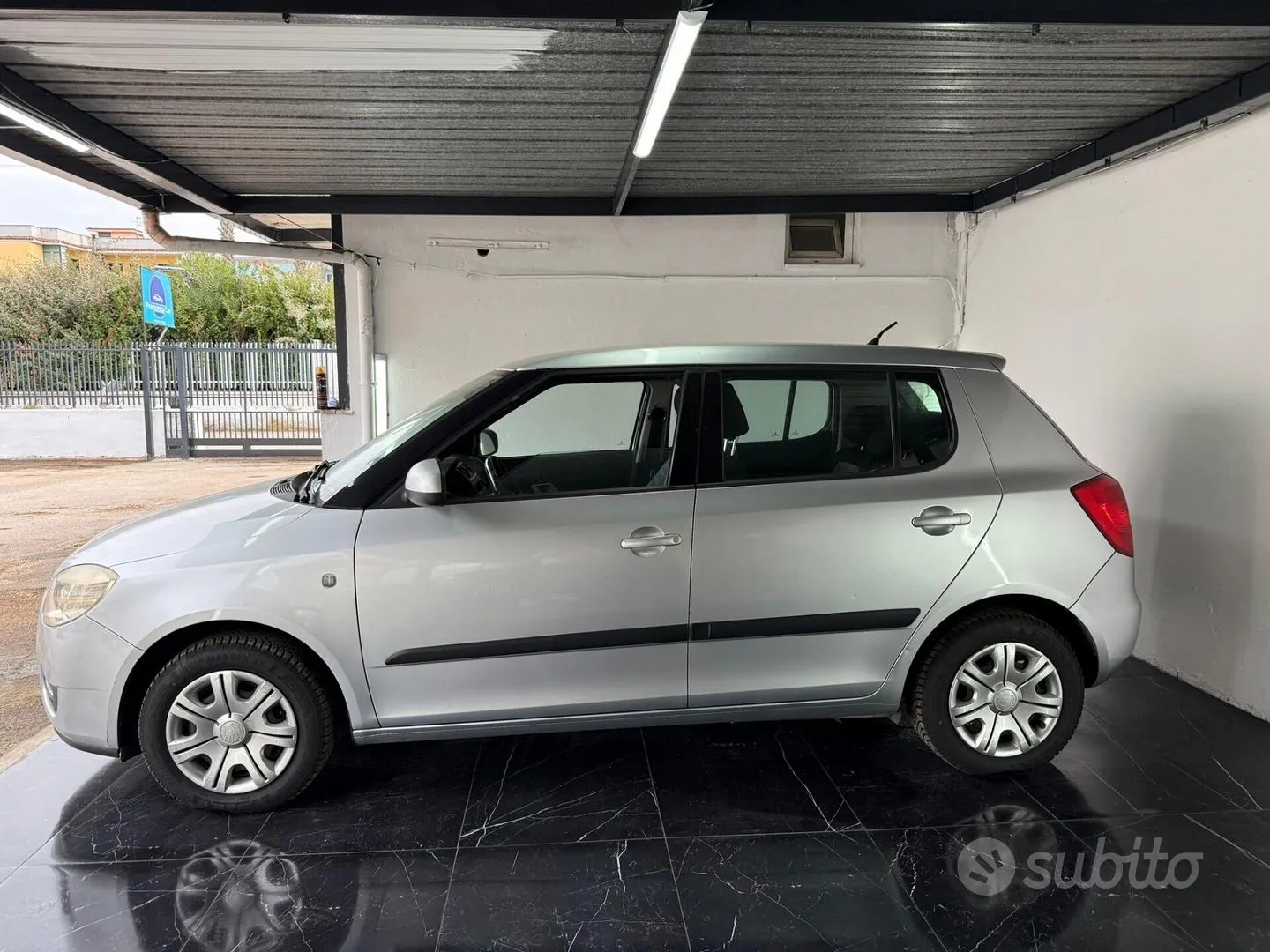 Skoda Fabia 2009 photo 4